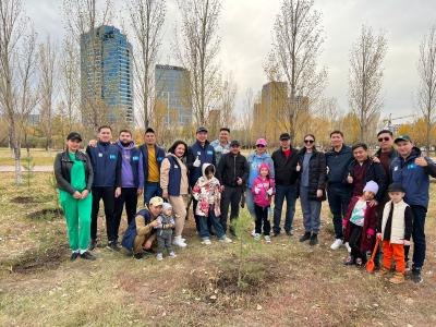 40 сосен высадили сотрудники АО «НК «Казахстан Инжиниринг» в парке влюбленных
