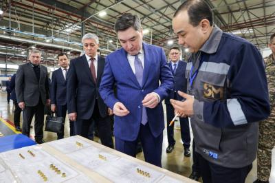Премьер-Министр Казахстана Олжас Бектенов посетил предприятие «Казахстан инжинириннг»